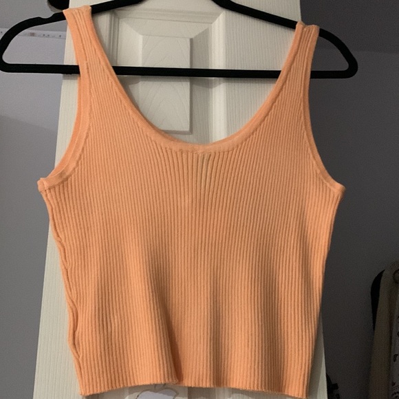 Crop Top/Tank Top - Picture 2 of 3
